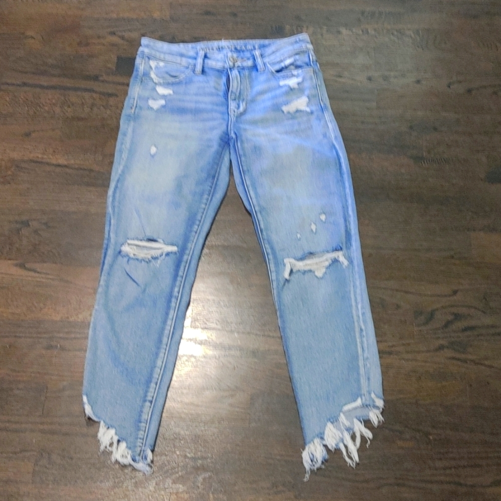 Light Wash American Eagle Distressed Jeans